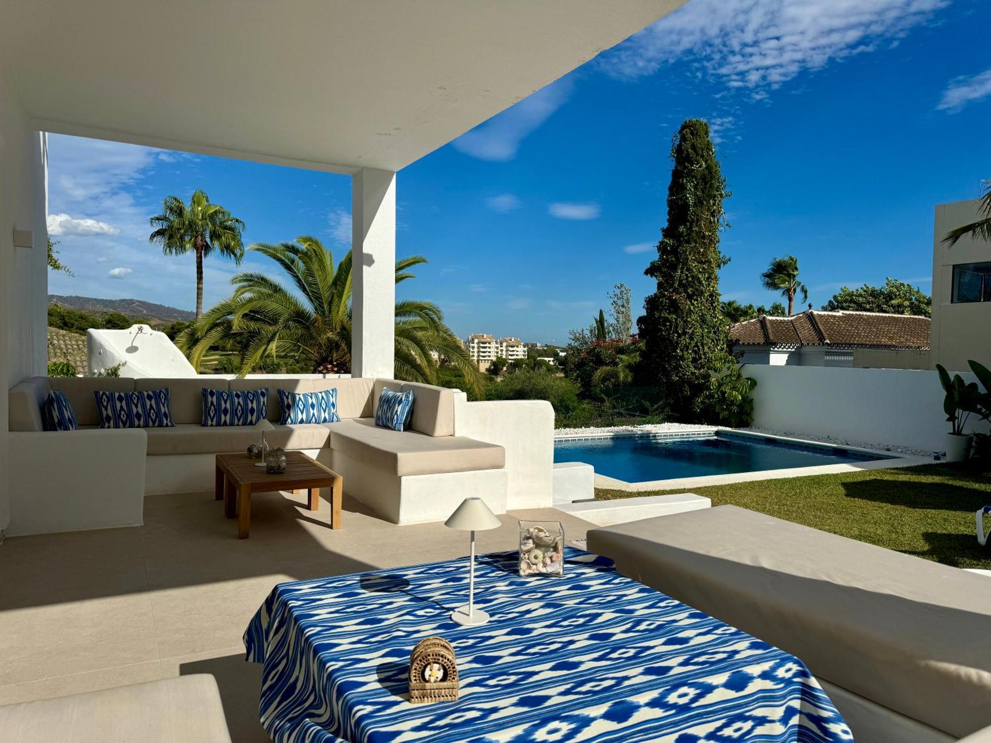 Aurora Boutique House - Only Adults Bed & Breakfast Marbella Bagian luar foto
