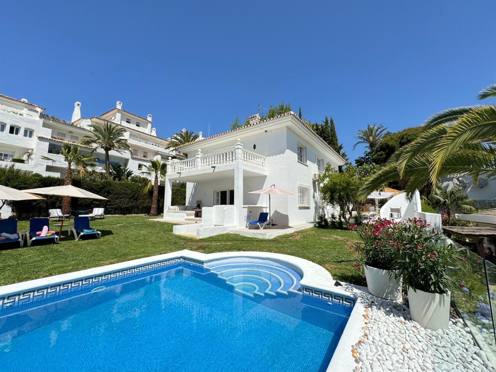 Aurora Boutique House - Only Adults Bed & Breakfast Marbella Bagian luar foto