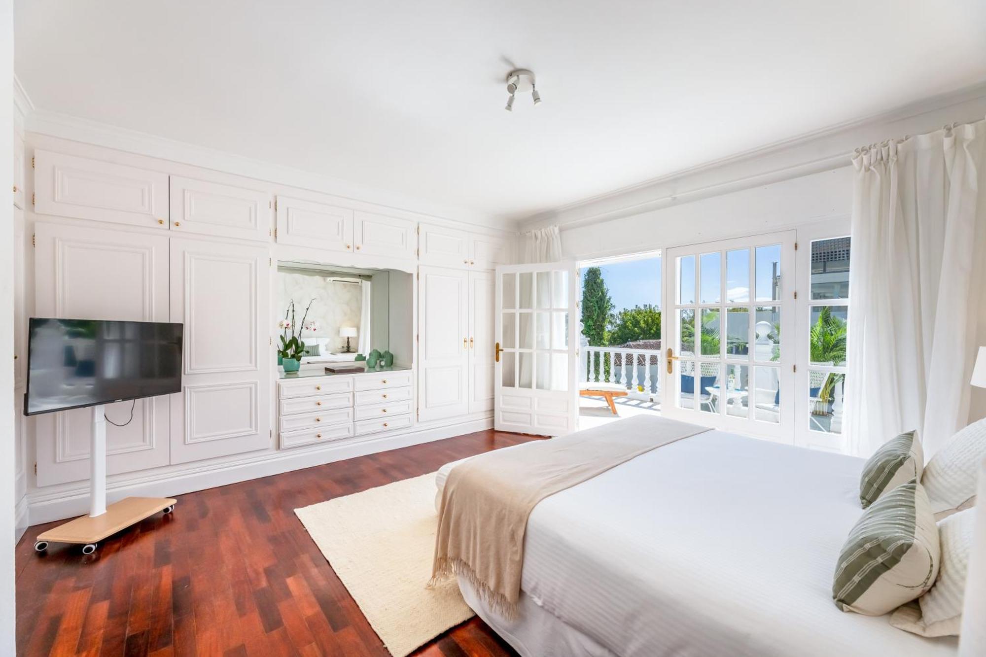 Aurora Boutique House - Only Adults Bed & Breakfast Marbella Bagian luar foto