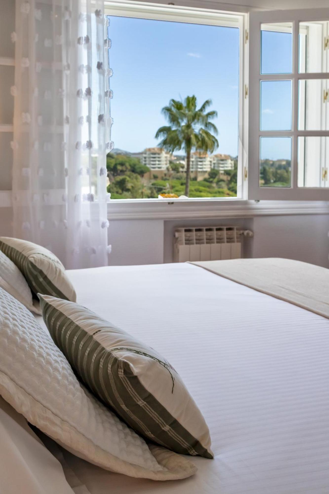 Aurora Boutique House - Only Adults Bed & Breakfast Marbella Bagian luar foto